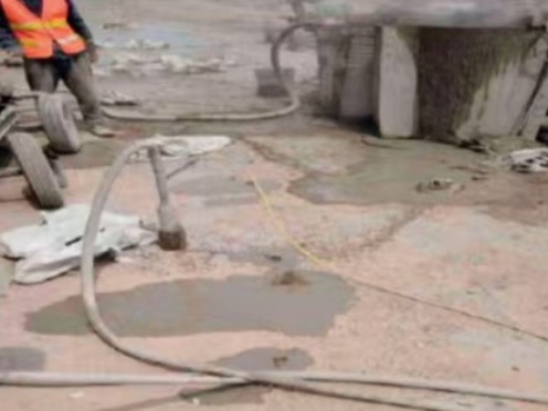 垦利水泥混凝土路面板底注浆技术 路面脱空注浆整治方案